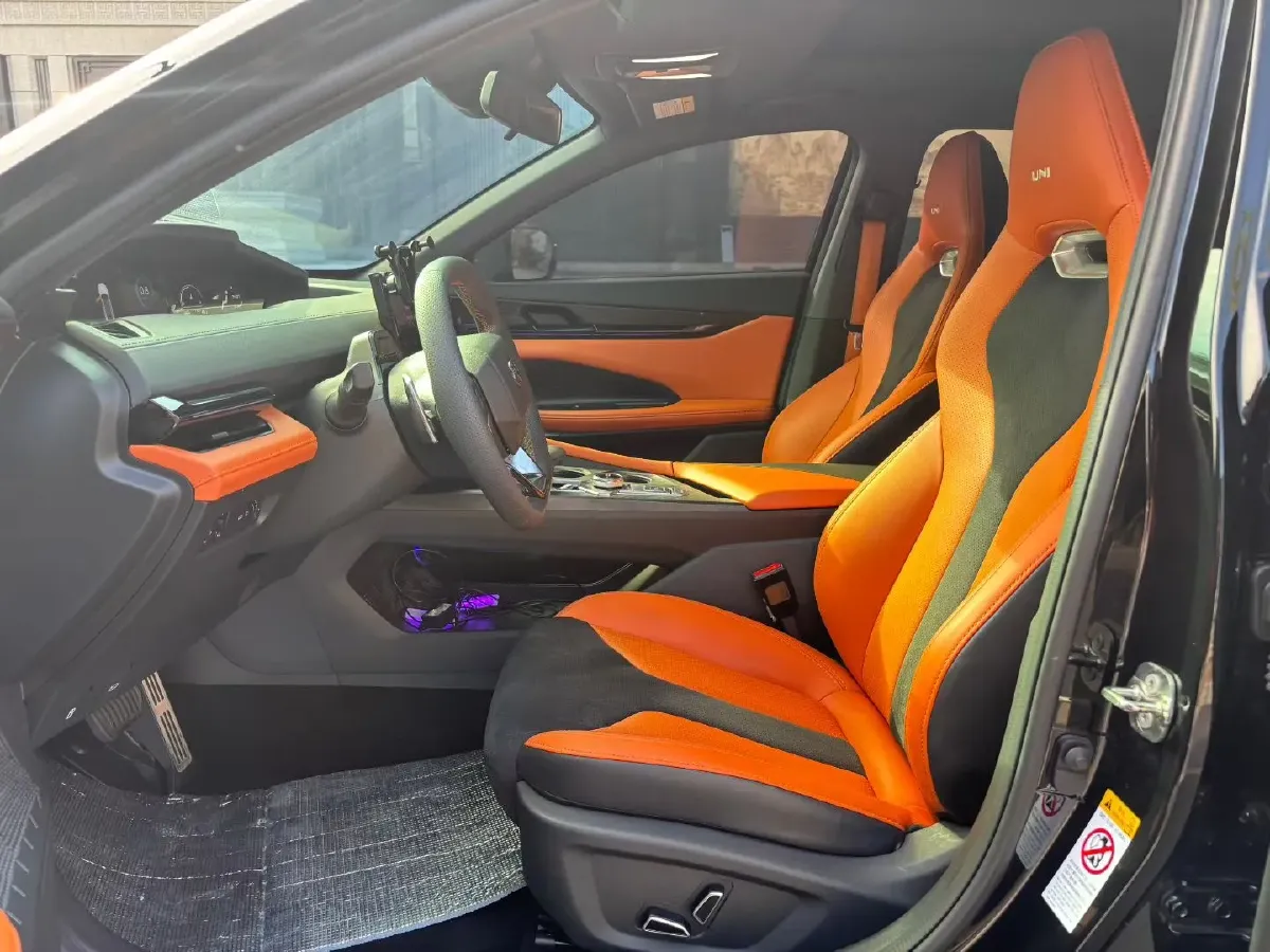 2023 ChangAn UNI-V 1.5T 188HP L4 7DCT,autocango,china used car exporter,china ev exporter,chinese used car exporter,chinese used ev exporter