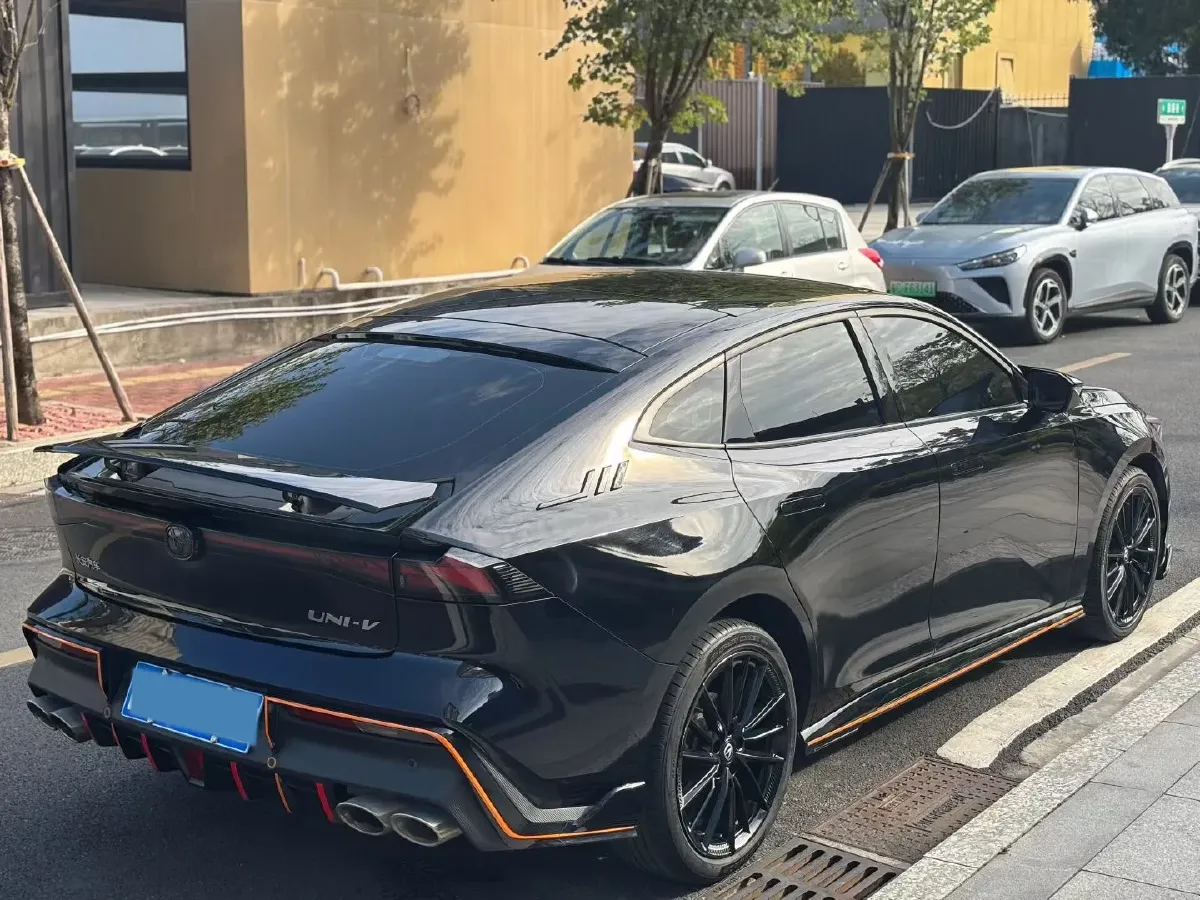 2023 ChangAn UNI-V 1.5T 188HP L4 7DCT,autocango,china used car exporter,china ev exporter,chinese used car exporter,chinese used ev exporter