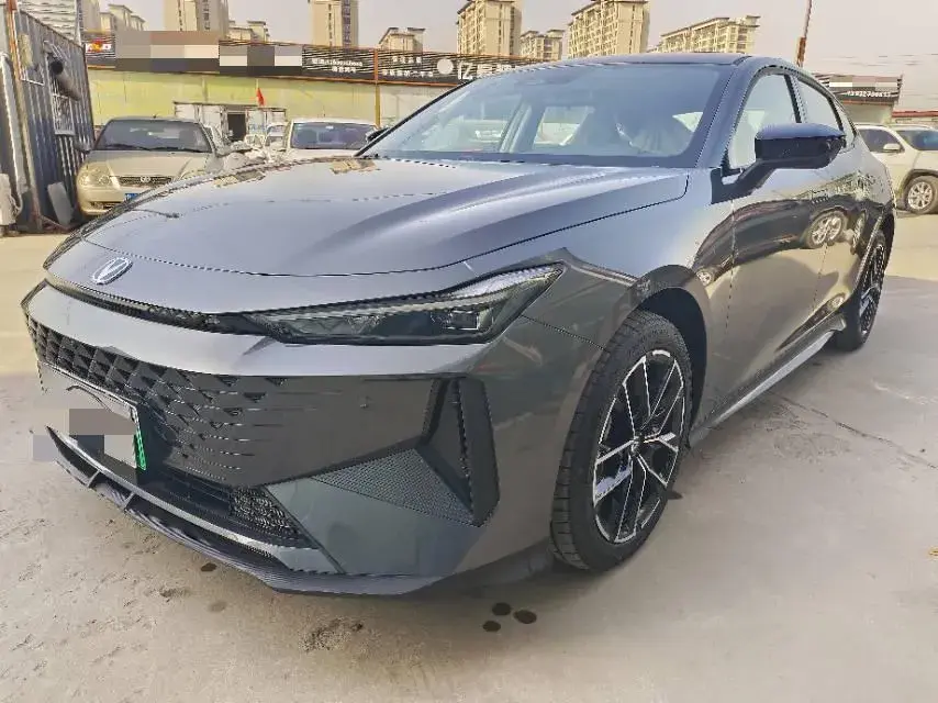 2024 ChangAn UNI-V iDD 1.5L 110HP L4 E-CVT PHEV 18.99KWH