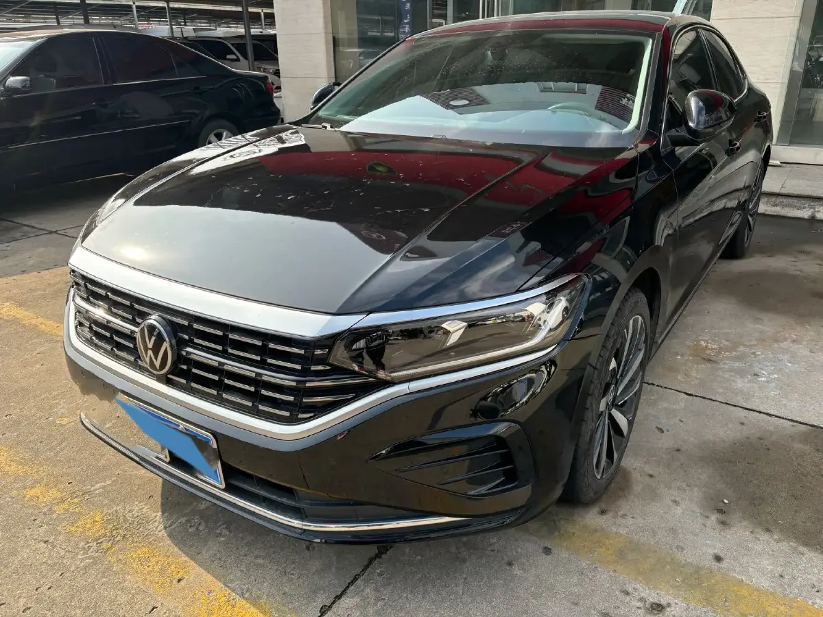 2023 Volkswagen Passat 2.0T 186HP L4 7DCT