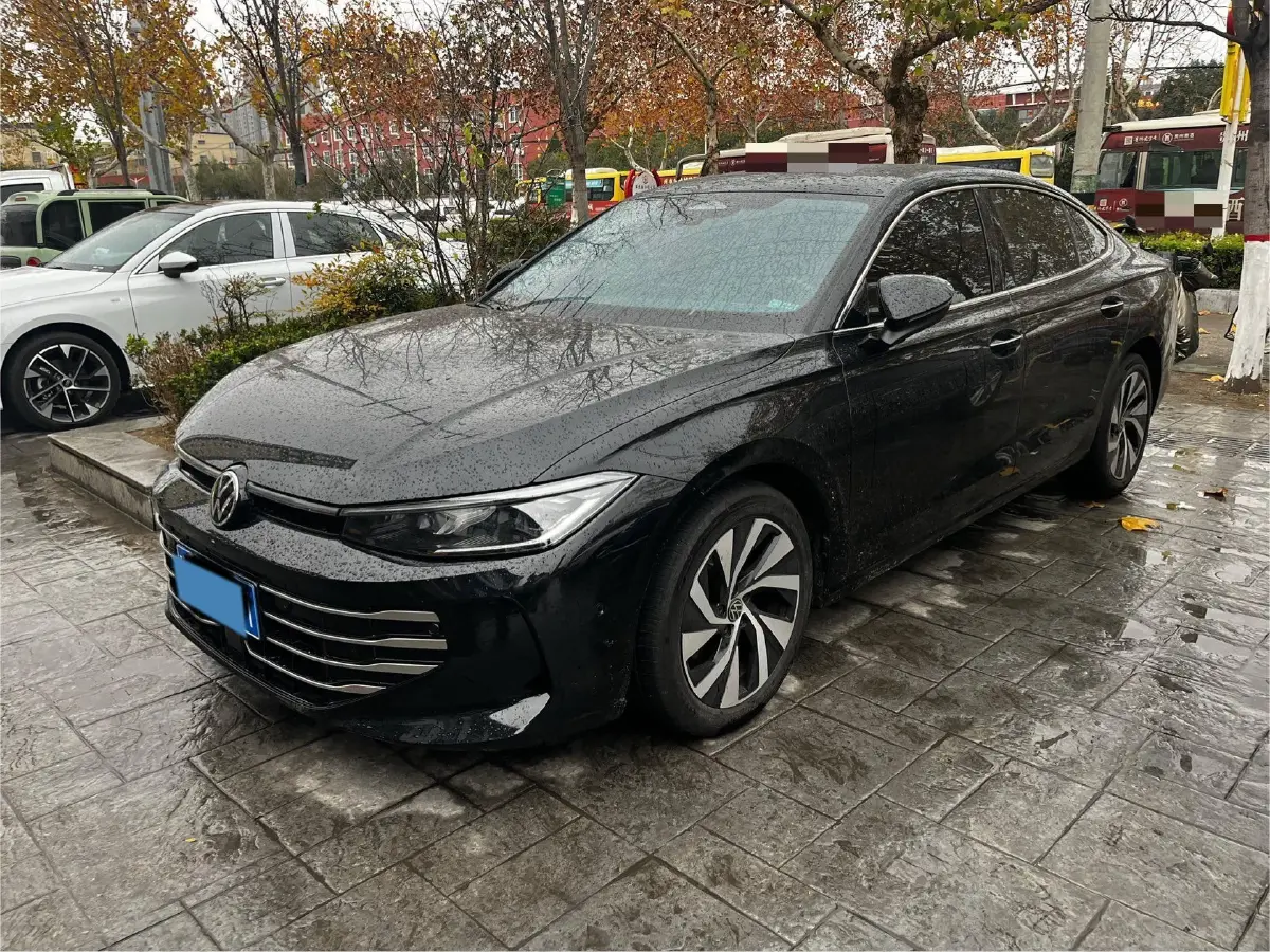 2025 Volkswagen Passat 2.0T 220HP L4 7DCT