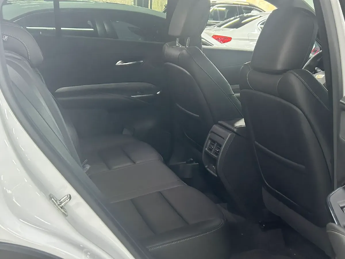 2023 Cadillac XT4 2.0T 237HP L4 9AT,autocango,china used car exporter,china ev exporter,chinese used car exporter,chinese used ev exporter