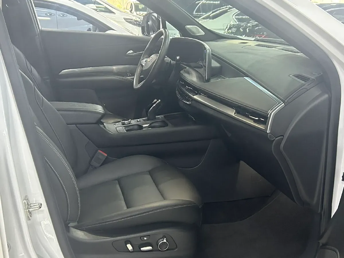 2023 Cadillac XT4 2.0T 237HP L4 9AT,autocango,china used car exporter,china ev exporter,chinese used car exporter,chinese used ev exporter