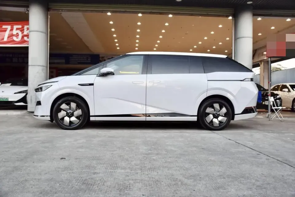 2024 Xpeng X9 BEV 101.5KWH,autocango,china used car exporter,china ev exporter,chinese used car exporter,chinese used ev exporter