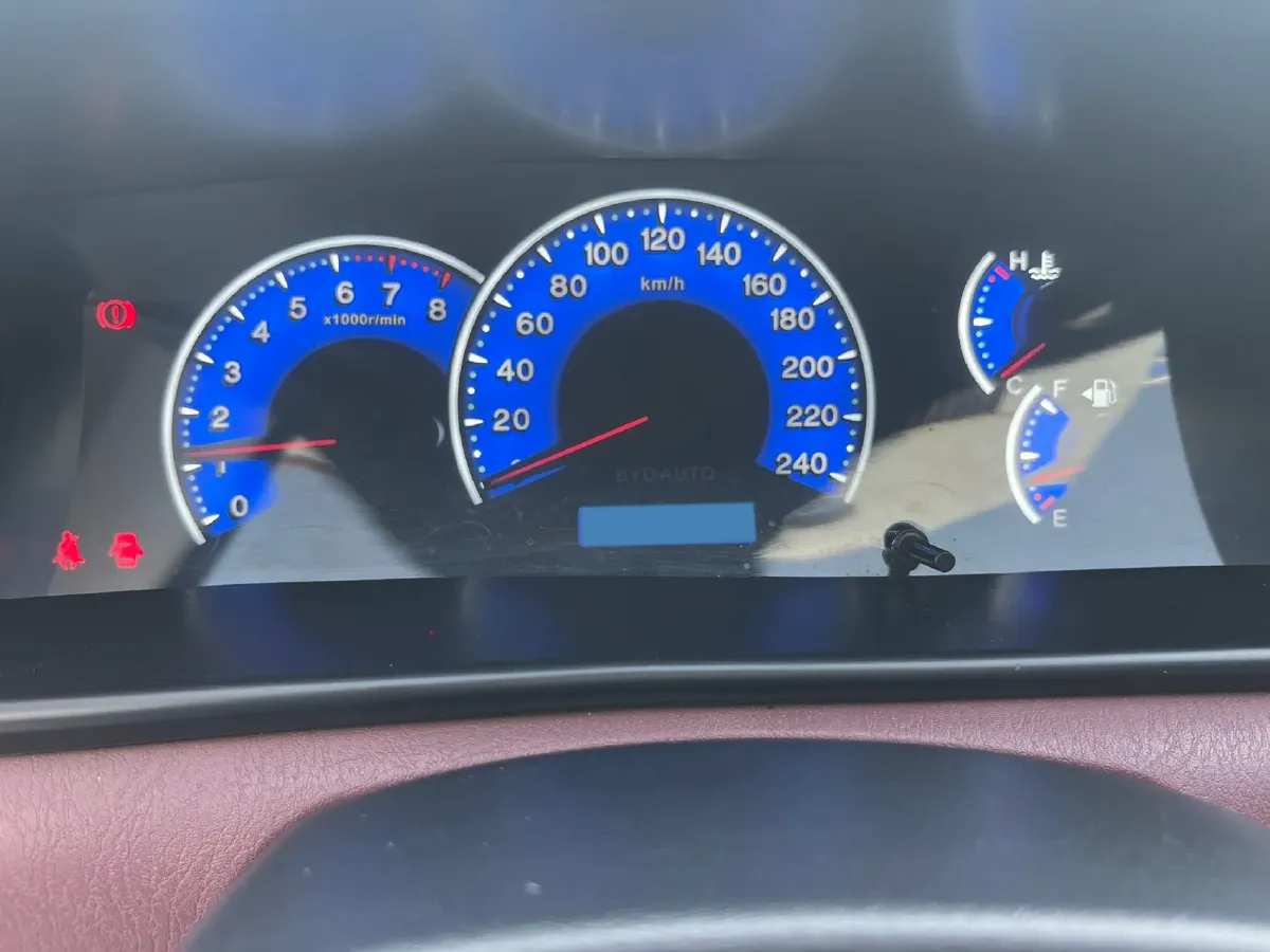 2013 FAW Vita V5 1.5L 102HP L4 5MT,autocango,china used car exporter,china ev exporter,chinese used car exporter,chinese used ev exporter