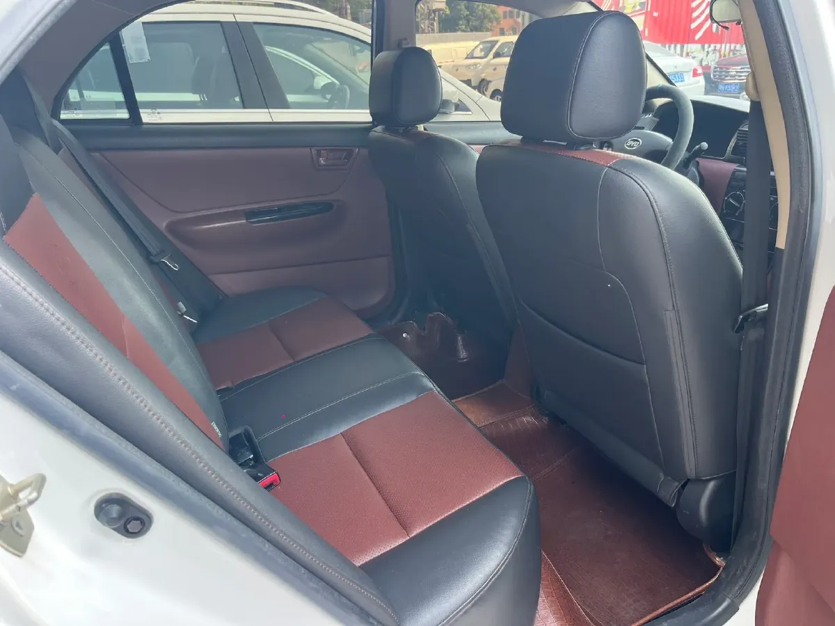 2013 FAW Vita V5 1.5L 102HP L4 5MT,autocango,china used car exporter,china ev exporter,chinese used car exporter,chinese used ev exporter