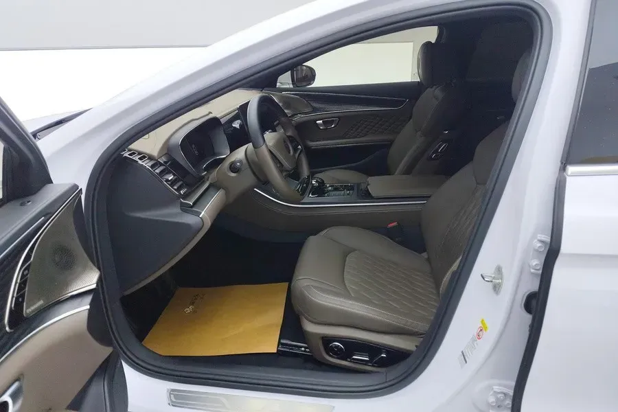 2022 Volkswagen Tiguan L 2.0T 186HP L4 7DCT,autocango,china used car exporter,china ev exporter,chinese used car exporter,chinese used ev exporter