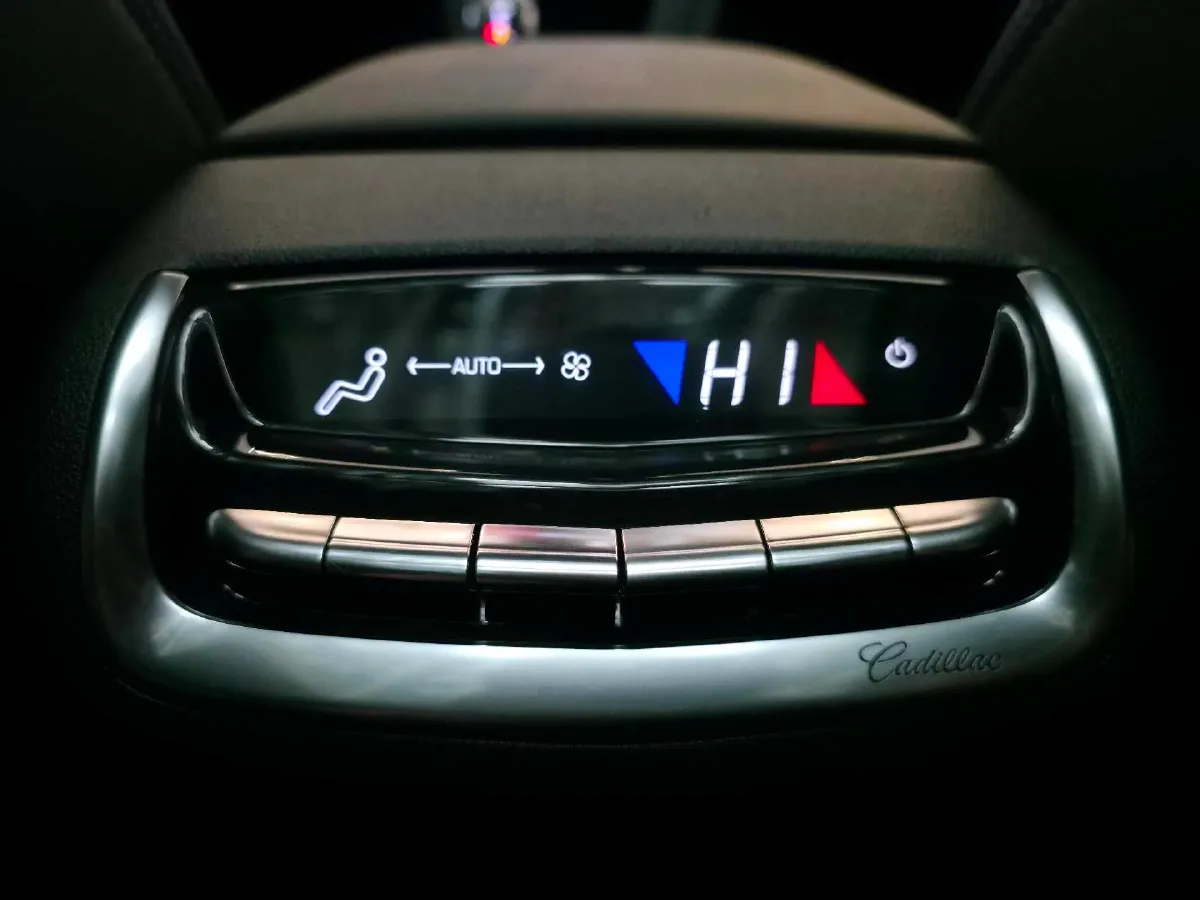 2022 Cadillac XT6 2.0T 237HP L4 9AT,autocango,china used car exporter,china ev exporter,chinese used car exporter,chinese used ev exporter