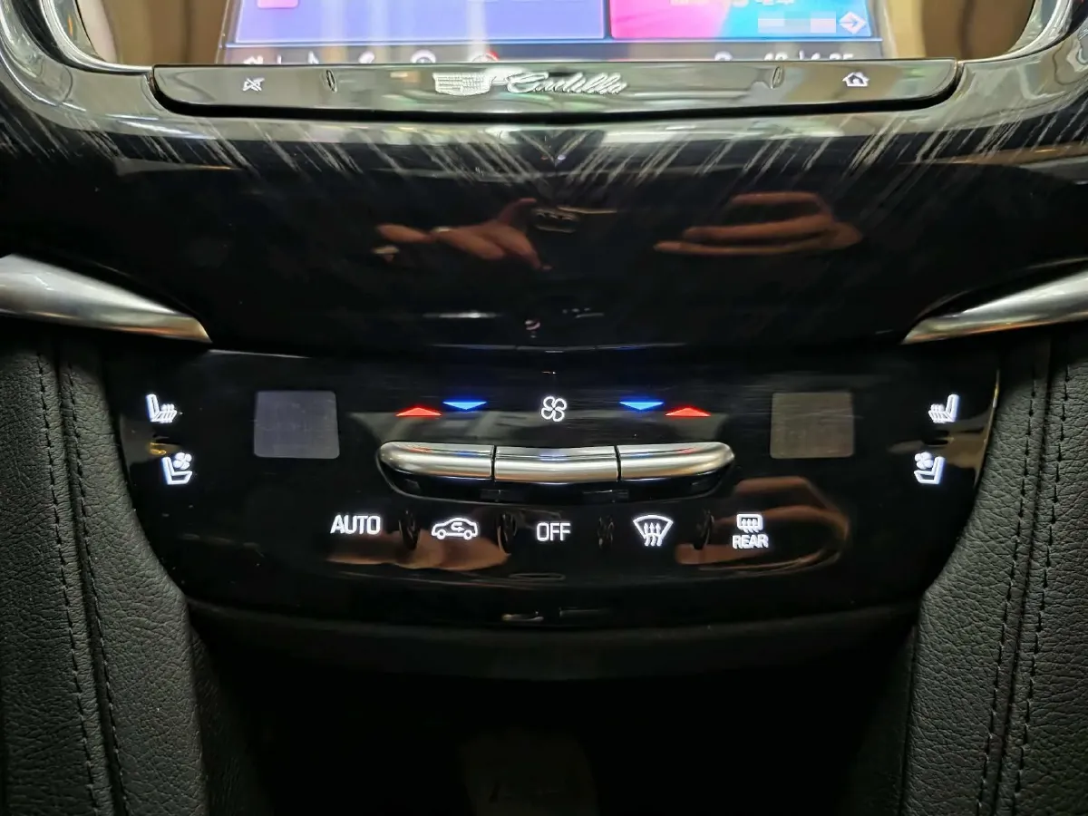 2022 Cadillac XT6 2.0T 237HP L4 9AT,autocango,china used car exporter,china ev exporter,chinese used car exporter,chinese used ev exporter