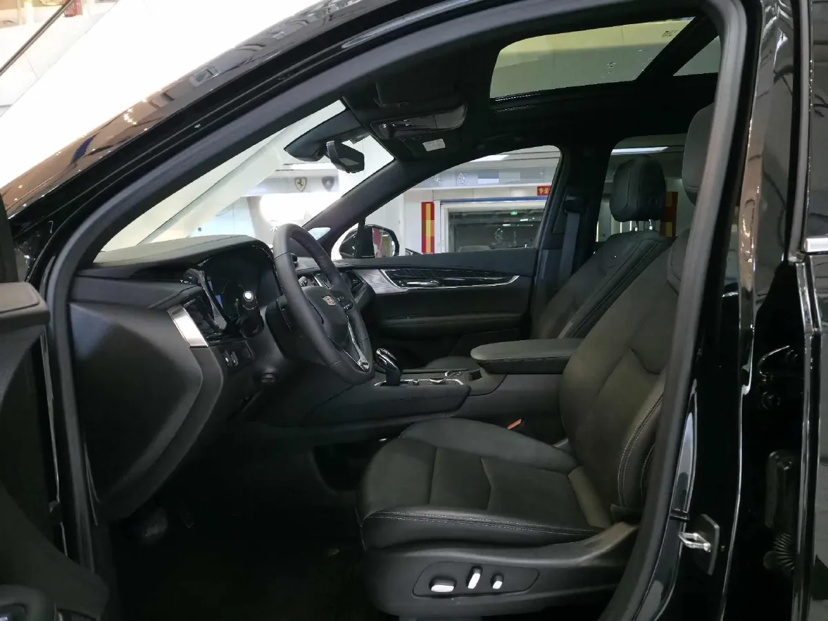 2022 Cadillac XT6 2.0T 237HP L4 9AT,autocango,china used car exporter,china ev exporter,chinese used car exporter,chinese used ev exporter