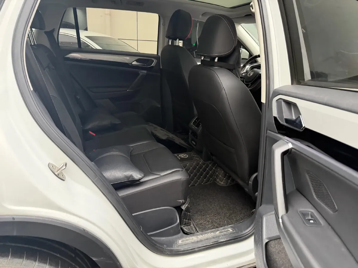 2019 Jeep Cherokee 2.0T 234HP L4 9AT,autocango,china used car exporter,china ev exporter,chinese used car exporter,chinese used ev exporter