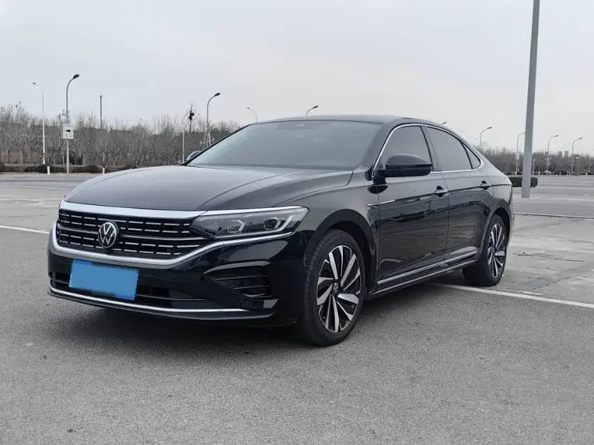 2024 Volkswagen Passat 2.0T 220HP L4 7DCT