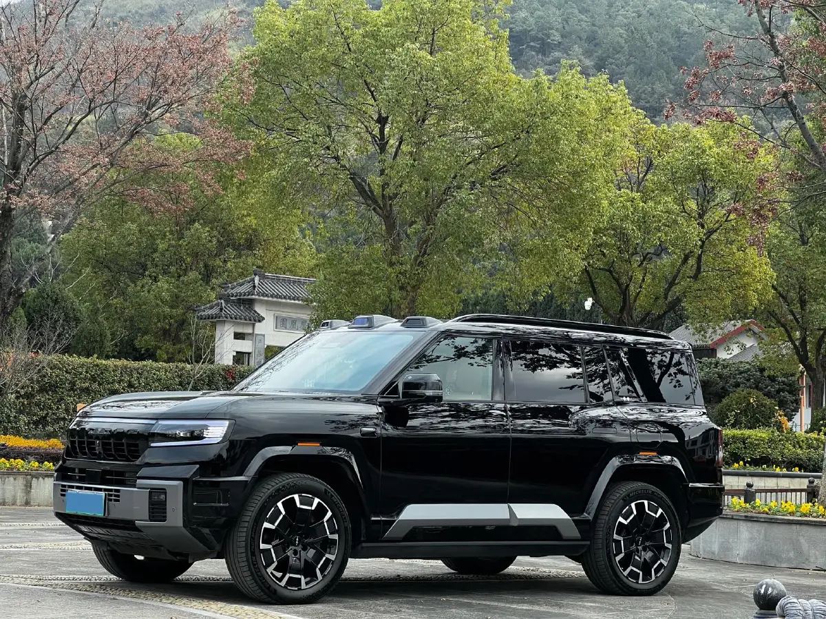 2025 FangChengBao Bao 8 2.0T 245HP L4 E-CVT PHEV 36.8KWH