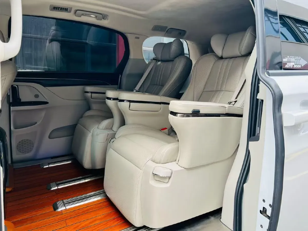 2021 Buick GL8 2.0T 237HP L4 9AT,autocango,china used car exporter,china ev exporter,chinese used car exporter,chinese used ev exporter