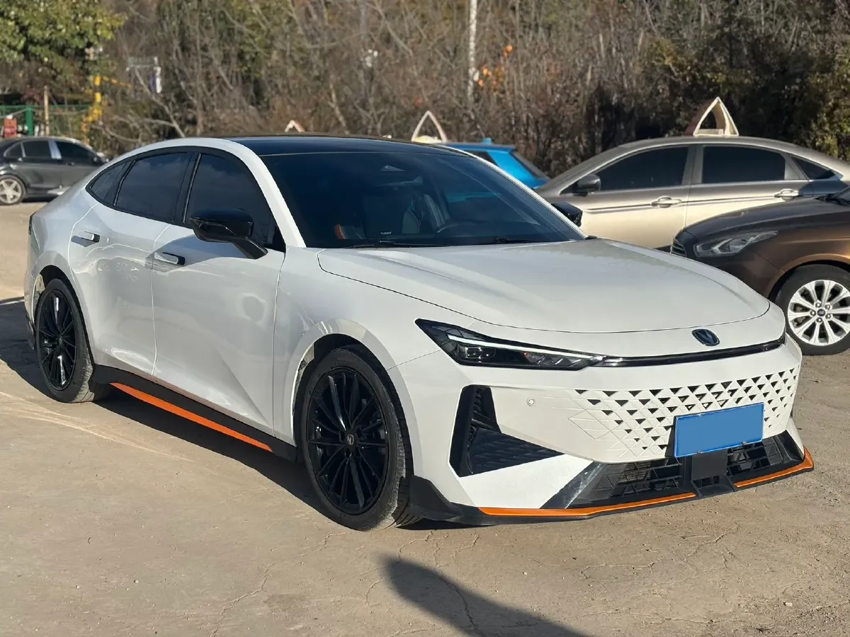 2024 ChangAn UNI-V 1.5T 188HP L4 7DCT,autocango,china used car exporter,china ev exporter,chinese used car exporter,chinese used ev exporter