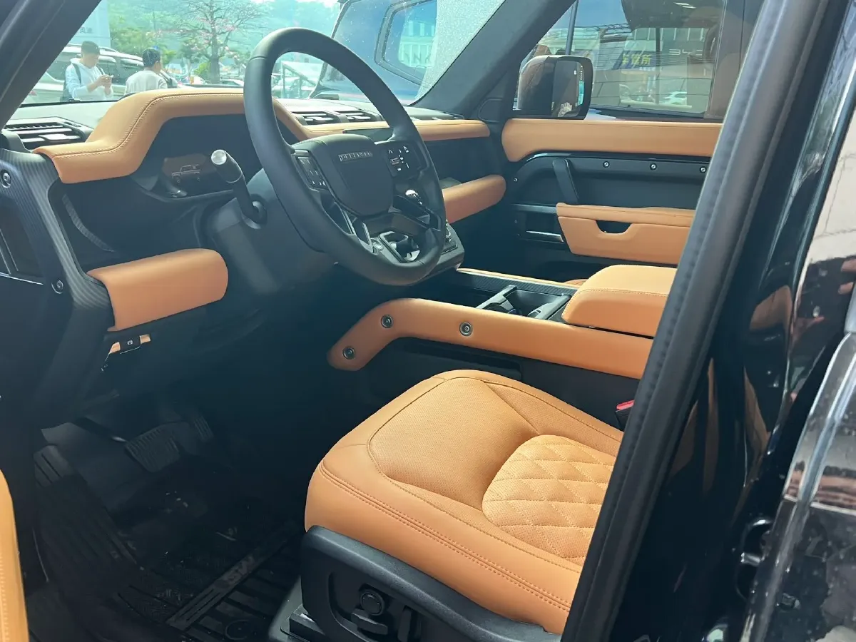 2025 Land Rover Defender 3.0T 400HP L6 8AT,autocango,china used car exporter,china ev exporter,chinese used car exporter,chinese used ev exporter