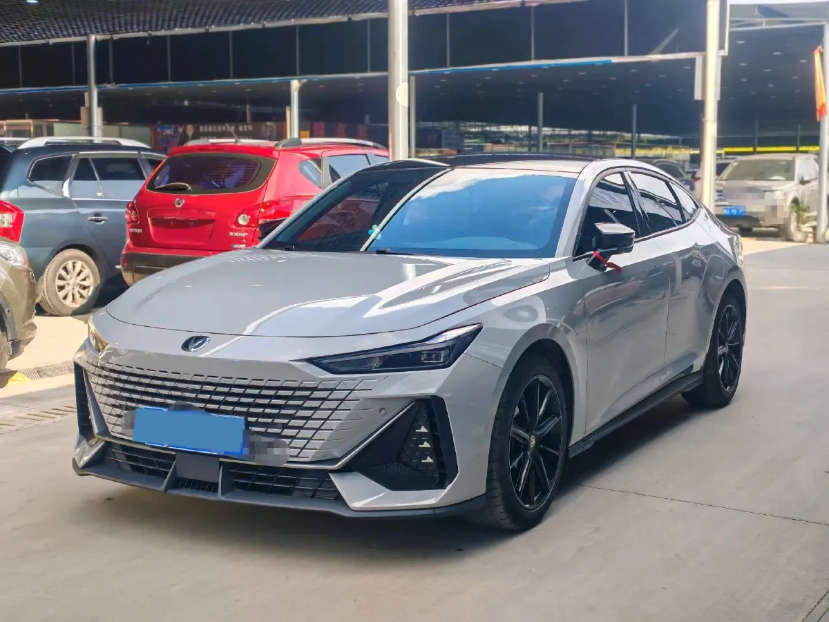 2022 ChangAn UNI-V 1.5T 188HP L4 7DCT,autocango,china used car exporter,china ev exporter,chinese used car exporter,chinese used ev exporter