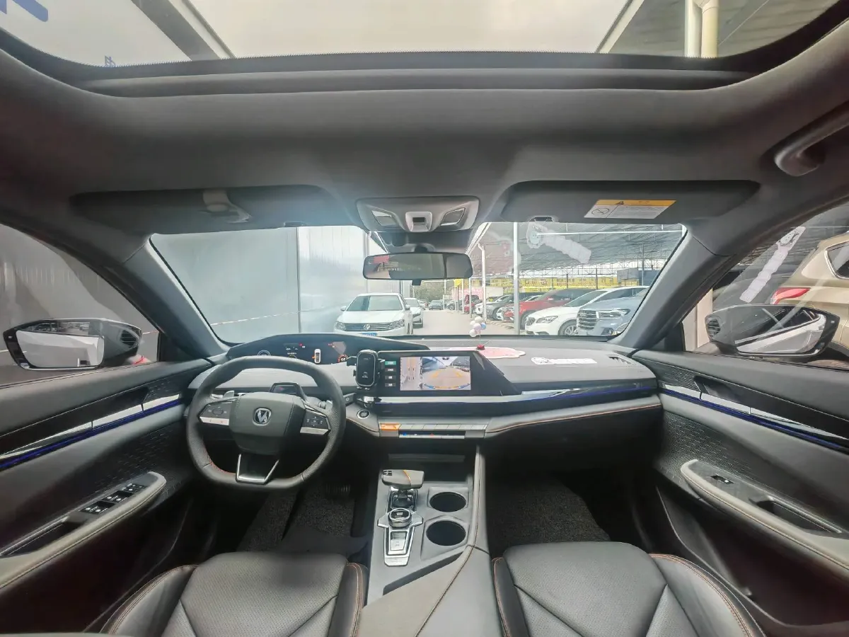 2022 ChangAn UNI-V 1.5T 188HP L4 7DCT,autocango,china used car exporter,china ev exporter,chinese used car exporter,chinese used ev exporter