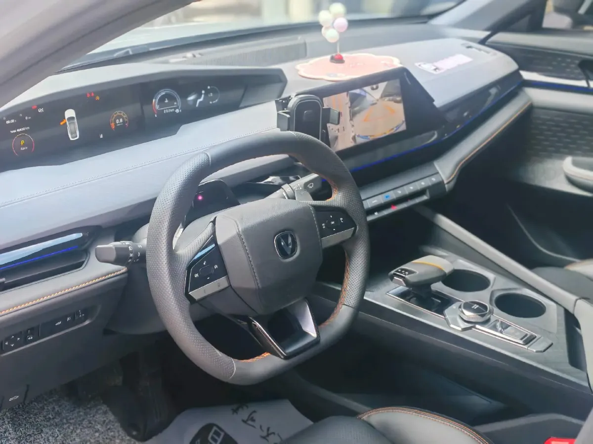 2022 ChangAn UNI-V 1.5T 188HP L4 7DCT,autocango,china used car exporter,china ev exporter,chinese used car exporter,chinese used ev exporter