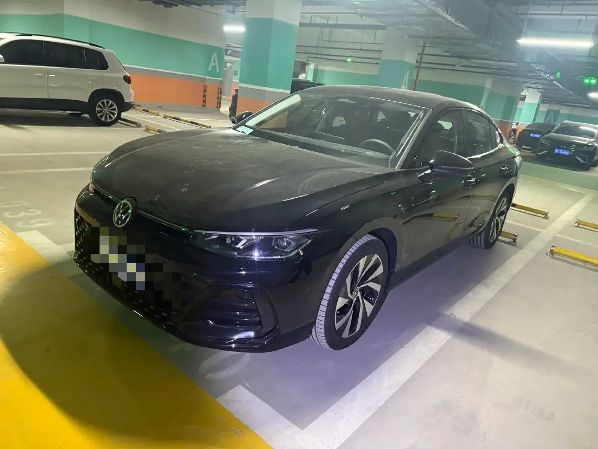 2025 Volkswagen Passat 2.0T 220HP L4 7DCT