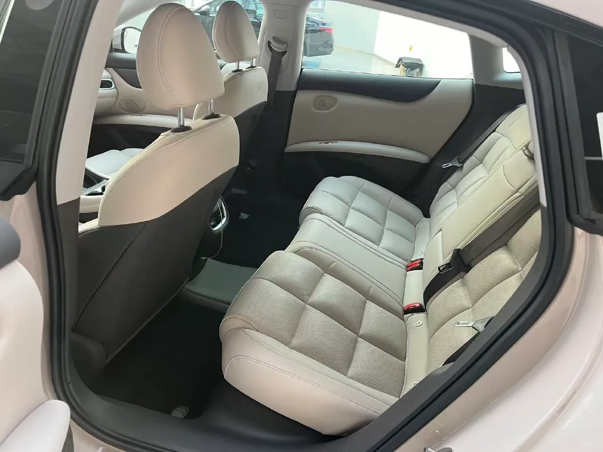 2024 IM L6 BEV 75KWH,autocango,china used car exporter,china ev exporter,chinese used car exporter,chinese used ev exporter