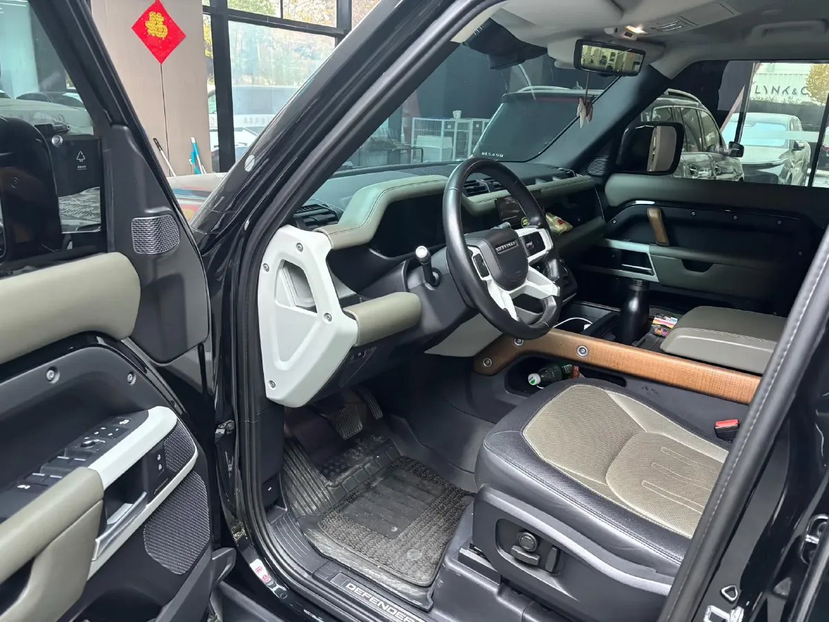 2022 Land Rover Defender 3.0T 400HP L6 8AT,autocango,china used car exporter,china ev exporter,chinese used car exporter,chinese used ev exporter