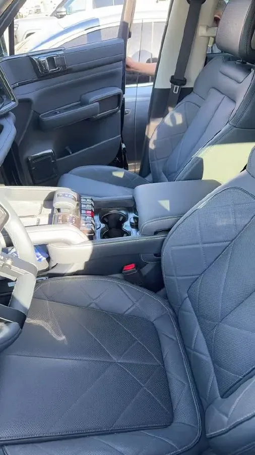 2025 FangChengBao Bao 5 1.5T 194HP L4 E-CVT PHEV 31.8KWH,autocango,china used car exporter,china ev exporter,chinese used car exporter,chinese used ev exporter