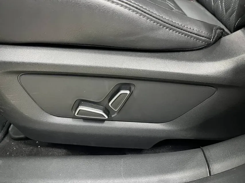 2022 ChangAn UNI-T 1.5T 188HP L4 7DCT,autocango,china used car exporter,china ev exporter,chinese used car exporter,chinese used ev exporter