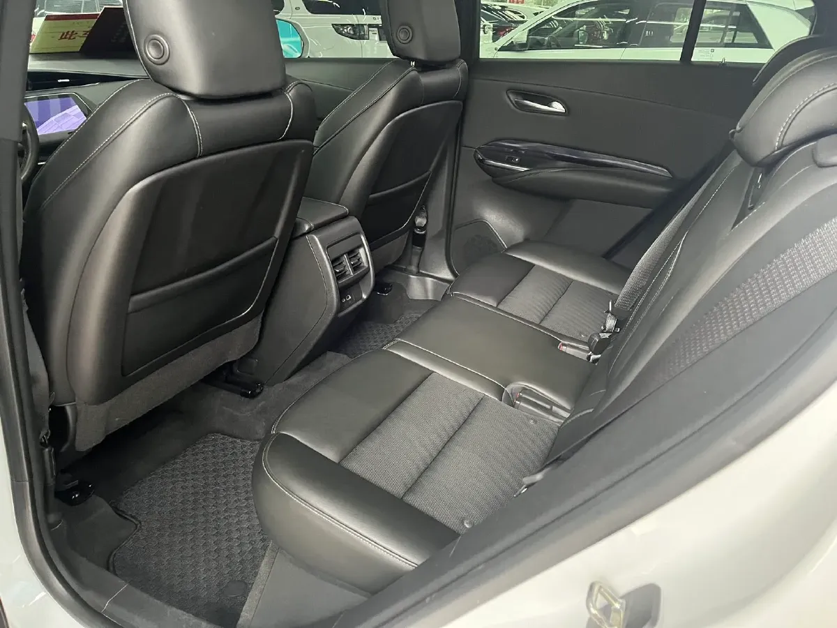 2022 Cadillac XT4 2.0T 237HP L4 9AT,autocango,china used car exporter,china ev exporter,chinese used car exporter,chinese used ev exporter