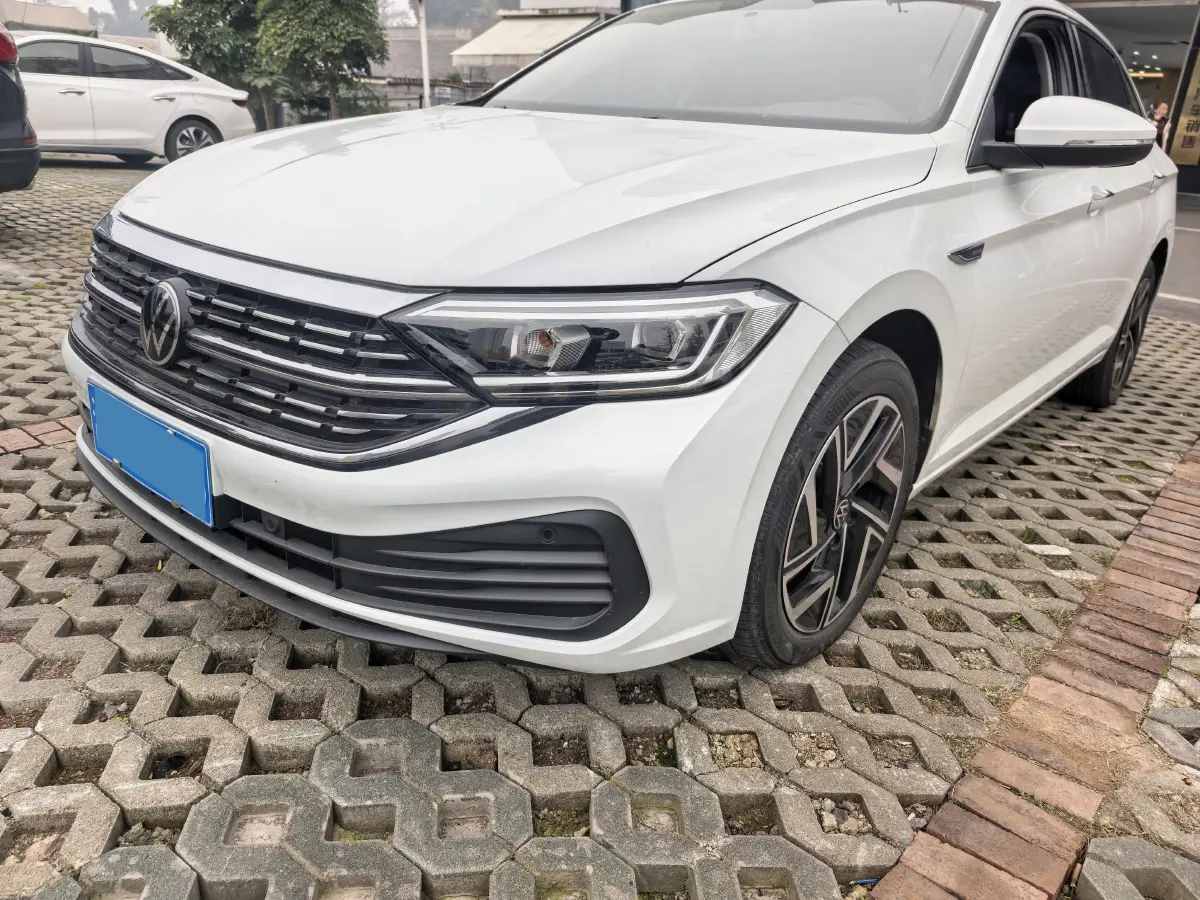 2025 Volkswagen Sagitar 1.5T 160HP L4 7DCT