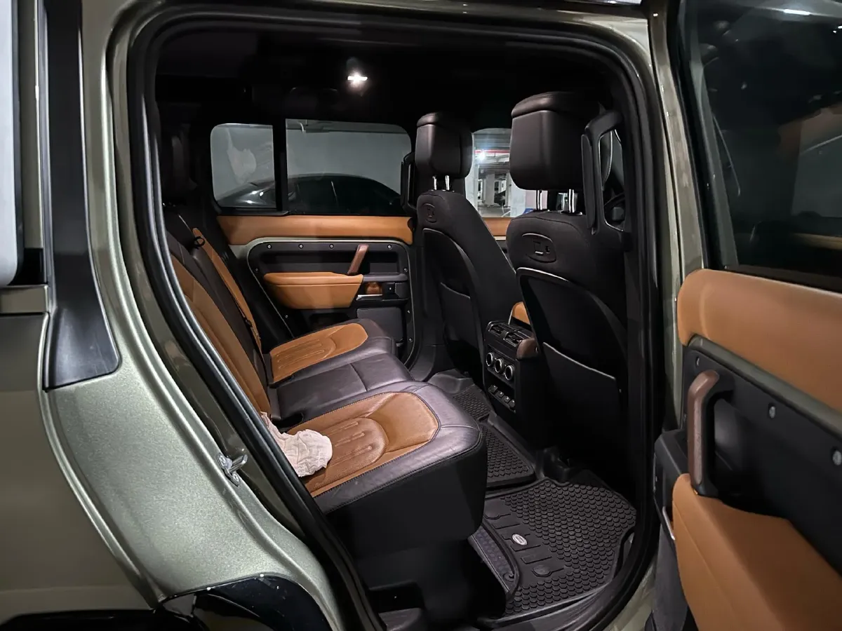 2022 Land Rover Defender 3.0T 400HP L6 8AT,autocango,china used car exporter,china ev exporter,chinese used car exporter,chinese used ev exporter