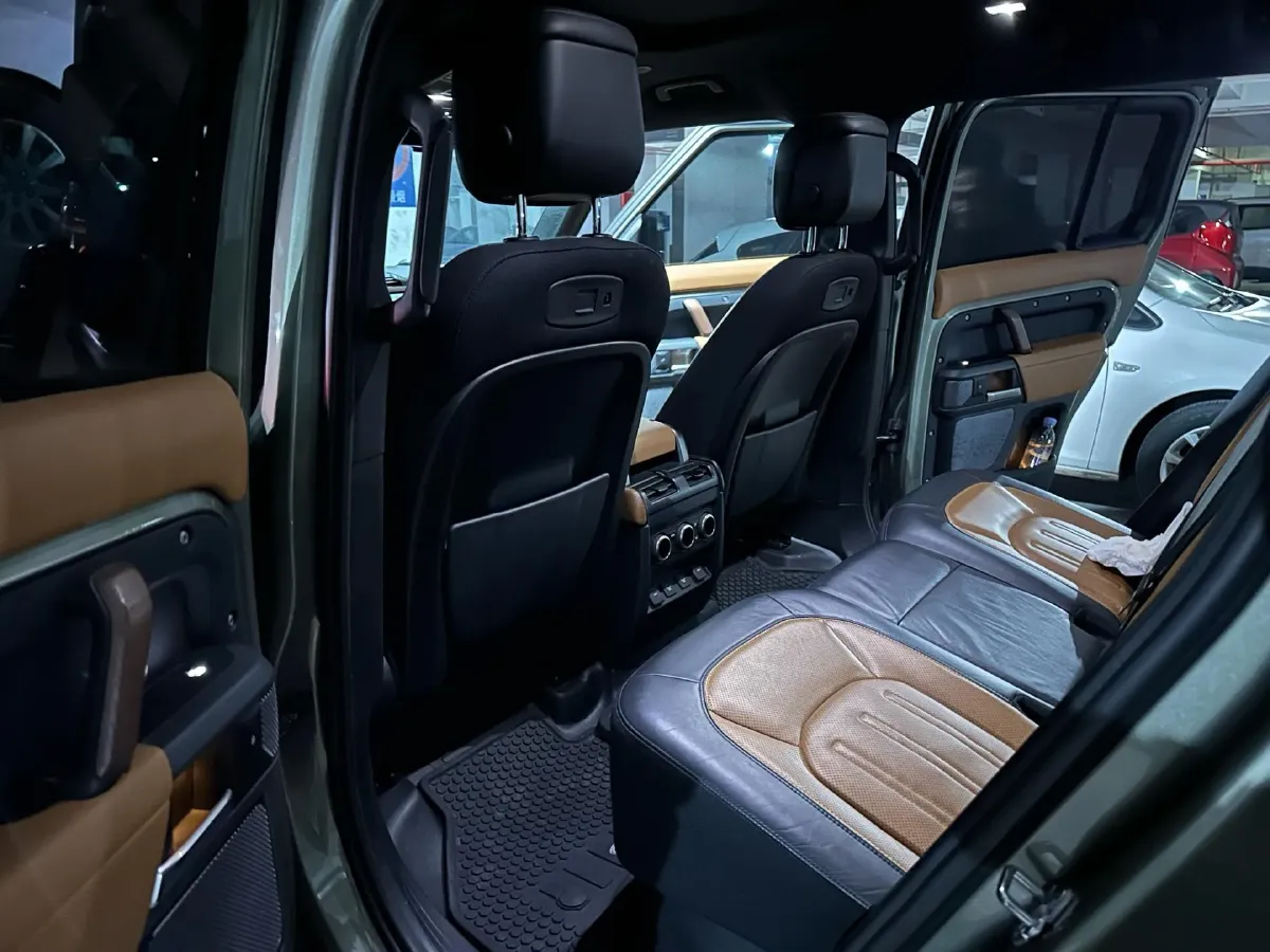 2022 Land Rover Defender 3.0T 400HP L6 8AT,autocango,china used car exporter,china ev exporter,chinese used car exporter,chinese used ev exporter