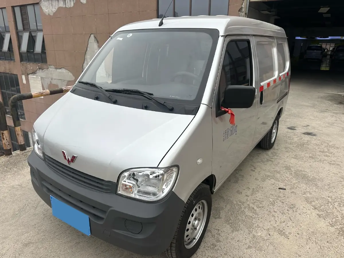 2023 WuLing ZhiGuang 1.5L 102HP L4 5MT 2023 WuLing ZhiGuang 1.5L 102HP L4 5MT