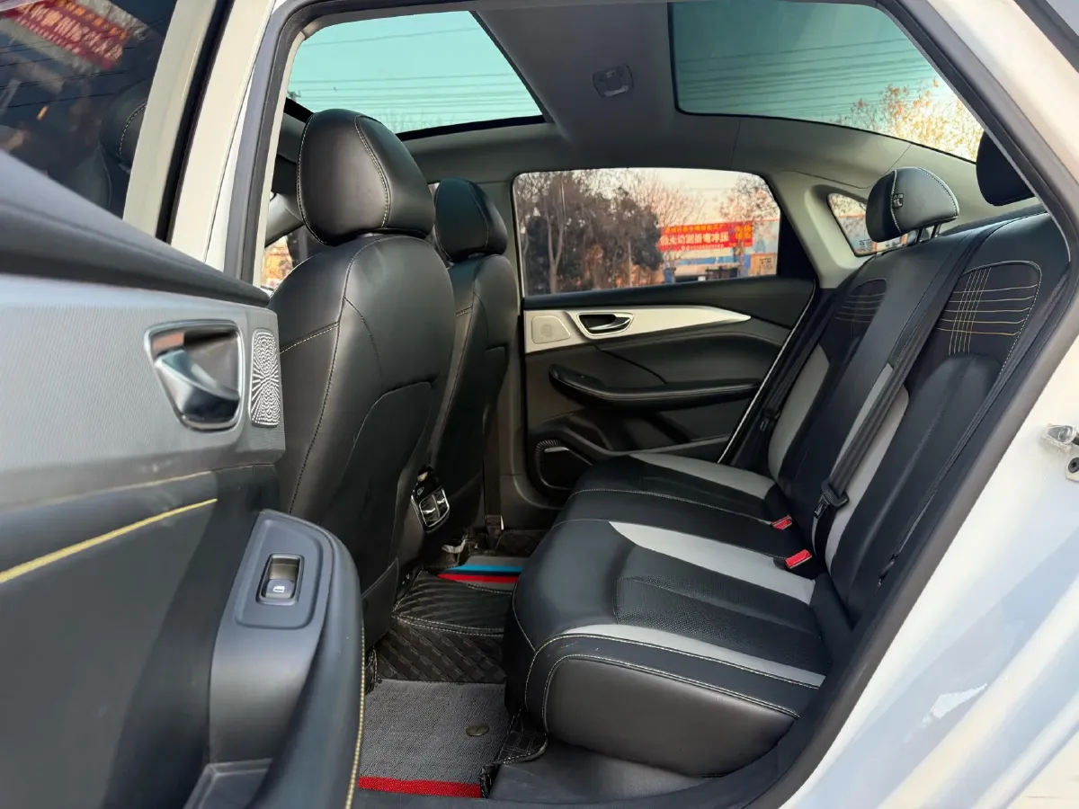 2021 Roewe i6 MAX 1.5T 169HP L4 AMT PHEV,autocango,china used car exporter,china ev exporter,chinese used car exporter,chinese used ev exporter