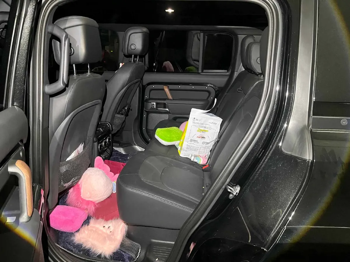 2024 Land Rover Defender 3.0T 400HP L6 8AT,autocango,china used car exporter,china ev exporter,chinese used car exporter,chinese used ev exporter