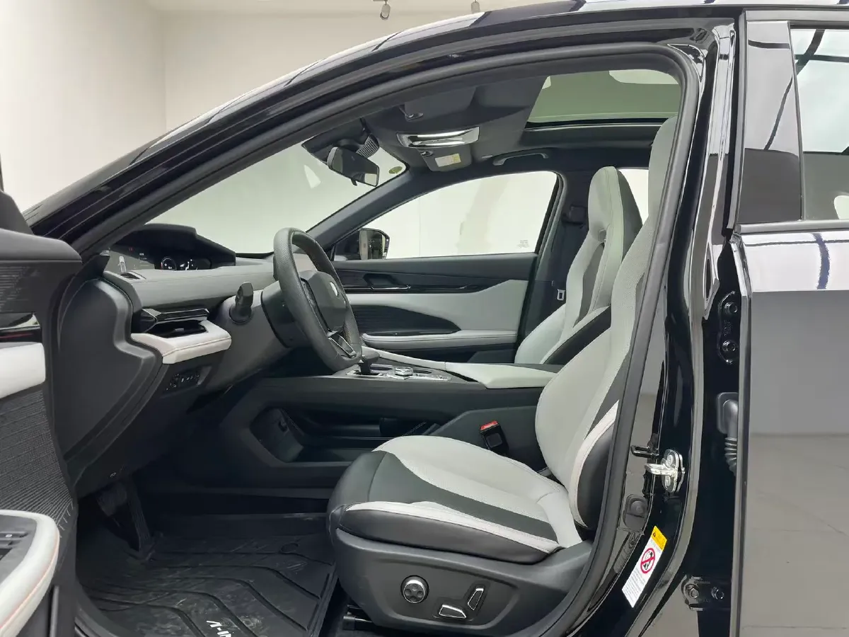 2024 ChangAn UNI-V iDD 1.5L 110HP L4 E-CVT PHEV 18.99KWH,autocango,china used car exporter,china ev exporter,chinese used car exporter,chinese used ev exporter