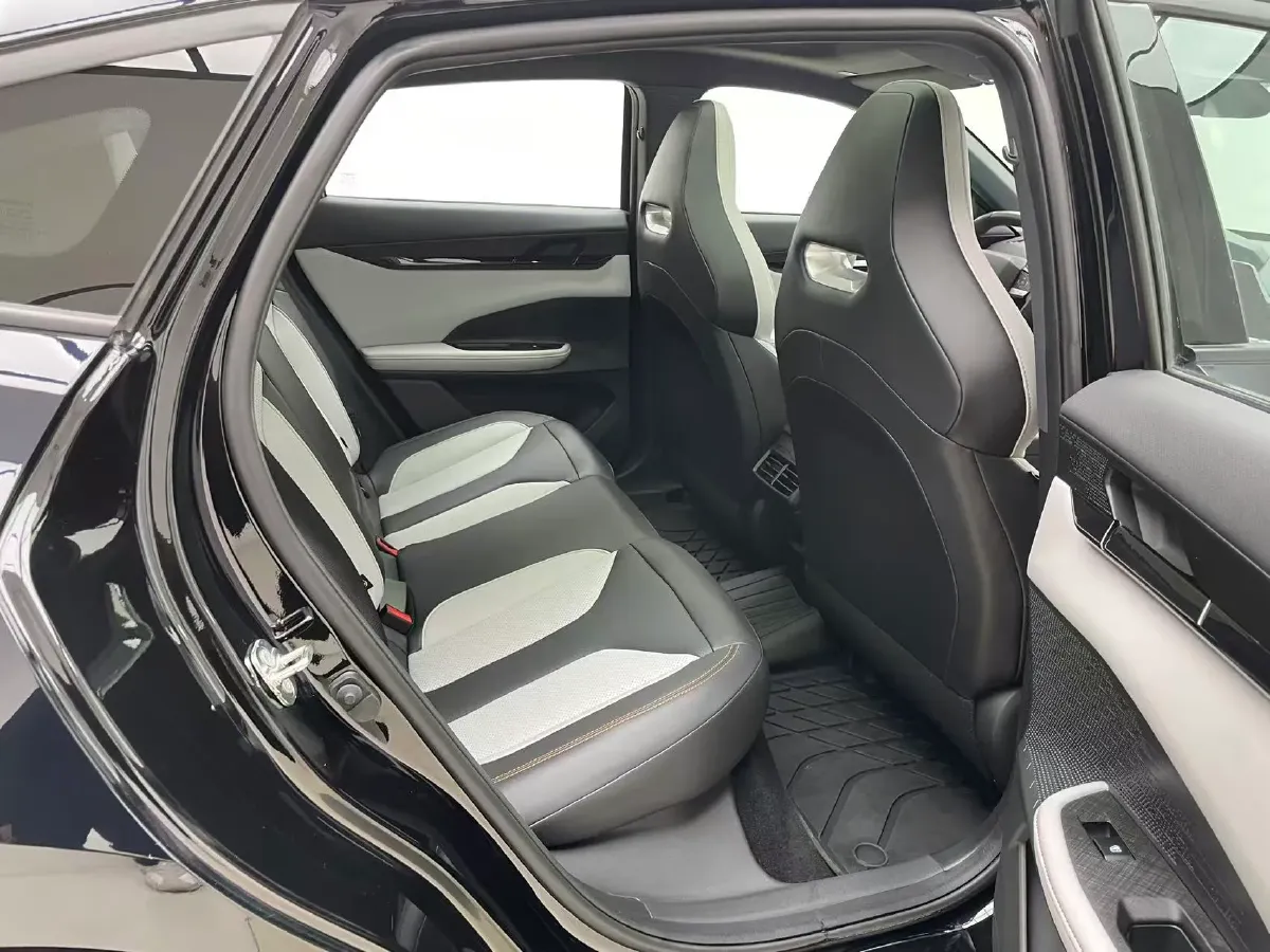 2024 ChangAn UNI-V iDD 1.5L 110HP L4 E-CVT PHEV 18.99KWH,autocango,china used car exporter,china ev exporter,chinese used car exporter,chinese used ev exporter