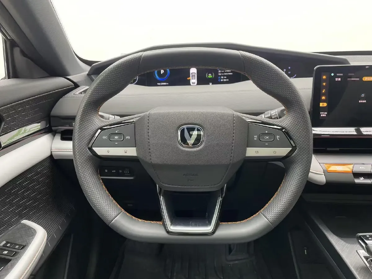 2024 ChangAn UNI-V iDD 1.5L 110HP L4 E-CVT PHEV 18.99KWH,autocango,china used car exporter,china ev exporter,chinese used car exporter,chinese used ev exporter