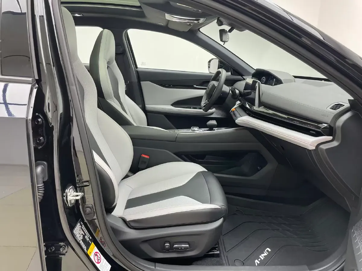 2024 ChangAn UNI-V iDD 1.5L 110HP L4 E-CVT PHEV 18.99KWH,autocango,china used car exporter,china ev exporter,chinese used car exporter,chinese used ev exporter