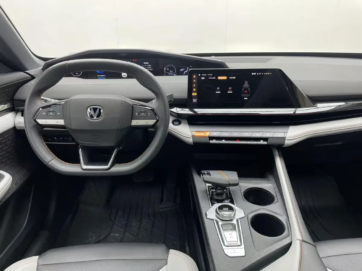 2024 ChangAn UNI-V iDD 1.5L 110HP L4 E-CVT PHEV 18.99KWH,autocango,china used car exporter,china ev exporter,chinese used car exporter,chinese used ev exporter