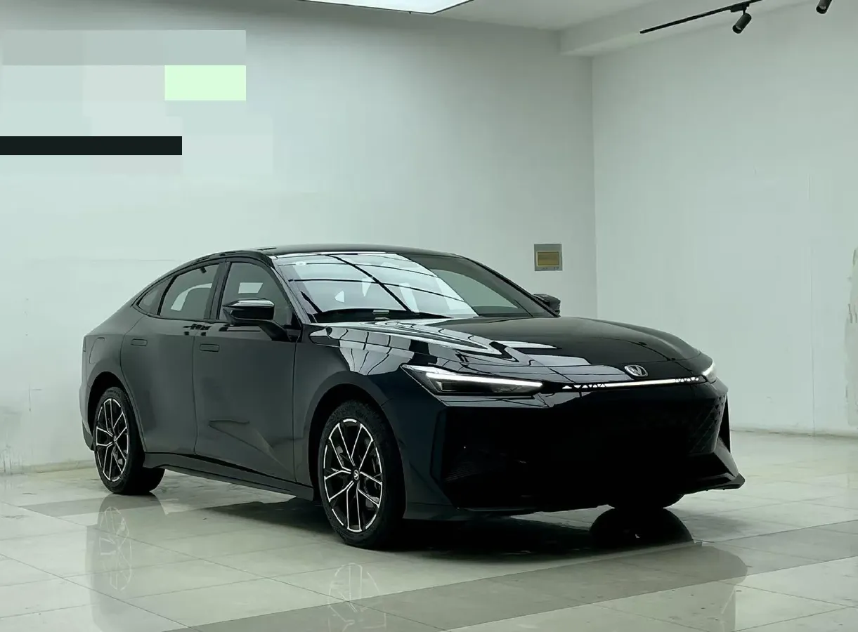 2024 ChangAn UNI-V iDD 1.5L 110HP L4 E-CVT PHEV 18.99KWH,autocango,china used car exporter,china ev exporter,chinese used car exporter,chinese used ev exporter