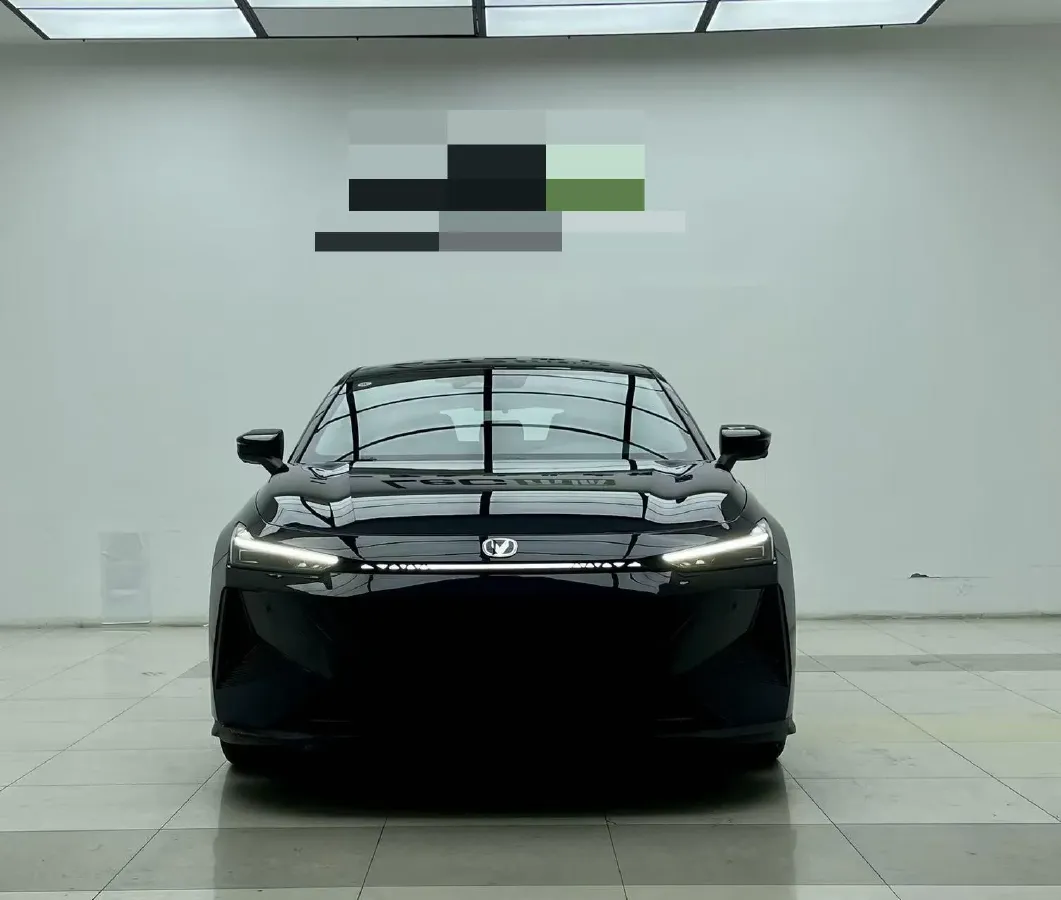 2024 ChangAn UNI-V iDD 1.5L 110HP L4 E-CVT PHEV 18.99KWH,autocango,china used car exporter,china ev exporter,chinese used car exporter,chinese used ev exporter