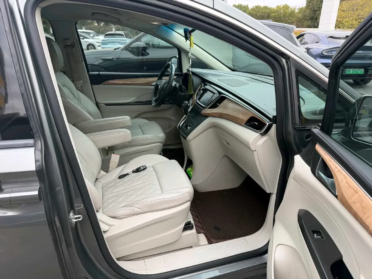 2018 Buick GL8 2.0T 260HP L4 6AT,autocango,china used car exporter,china ev exporter,chinese used car exporter,chinese used ev exporter