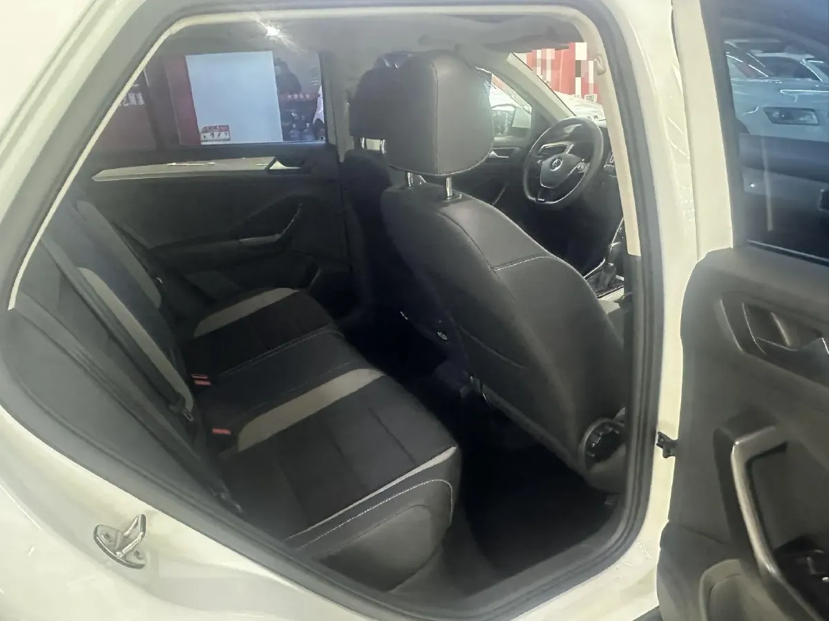 2022 Volkswagen T-Roc 1.4T 150HP L4 7DCT,autocango,china used car exporter,china ev exporter,chinese used car exporter,chinese used ev exporter