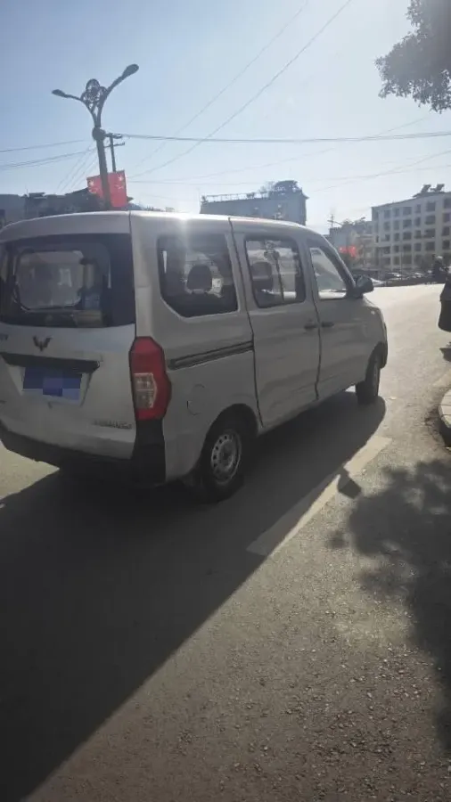 2017 WuLing ZhiGuang V 1.2L 82HP L4 5MT,autocango,china used car exporter,china ev exporter,chinese used car exporter,chinese used ev exporter
