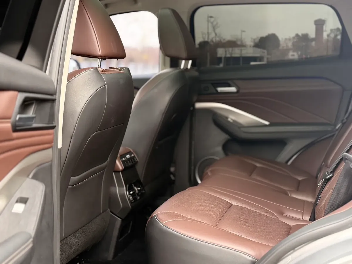 2021 WEY VV6 2.0T 227HP L4 7DCT,autocango,china used car exporter,china ev exporter,chinese used car exporter,chinese used ev exporter