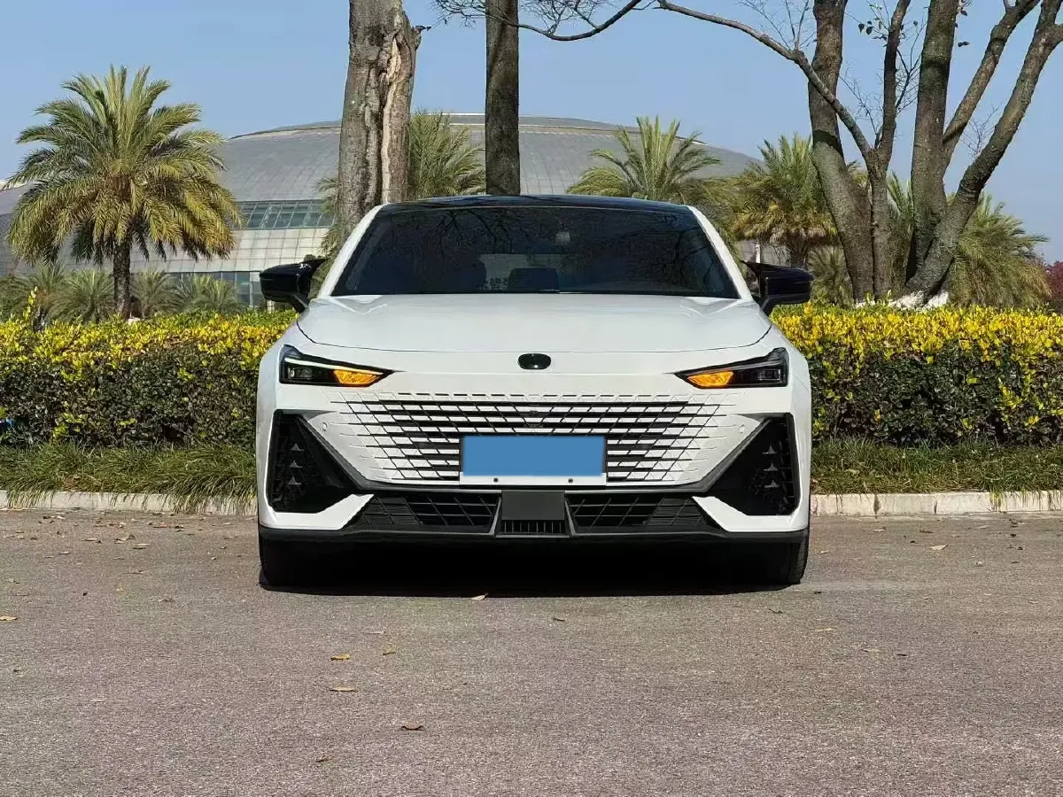 2022 ChangAn UNI-V 1.5T 188HP L4 7DCT,autocango,china used car exporter,china ev exporter,chinese used car exporter,chinese used ev exporter