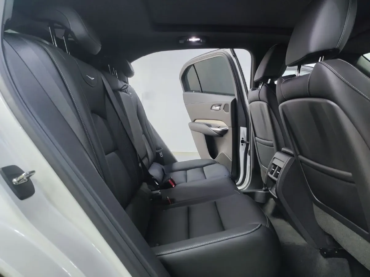 2020 Cadillac XT4 2.0T 241HP L4 9AT,autocango,china used car exporter,china ev exporter,chinese used car exporter,chinese used ev exporter