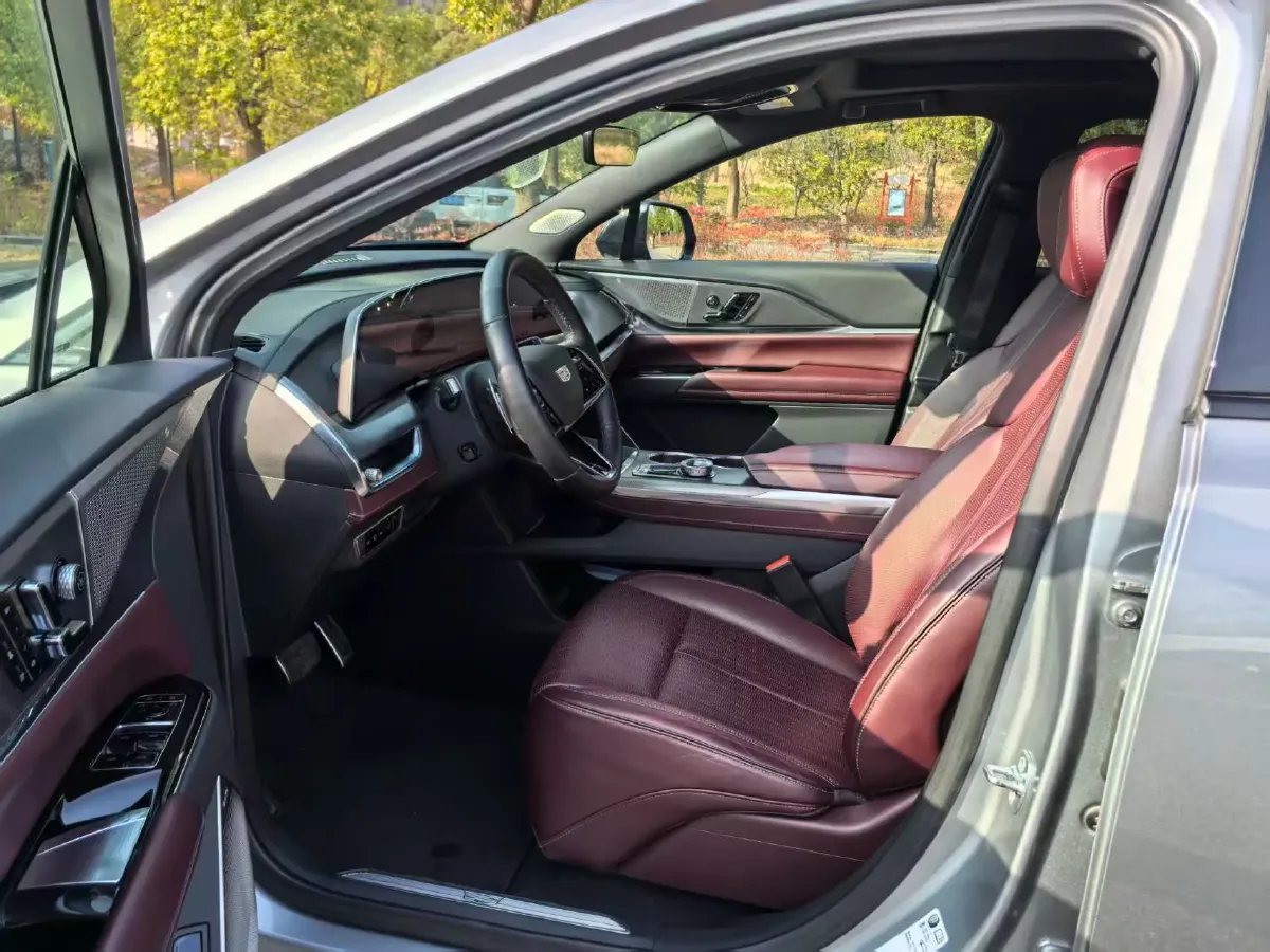 2024 Cadillac XT5 2.0T 237HP L4 9AT,autocango,china used car exporter,china ev exporter,chinese used car exporter,chinese used ev exporter