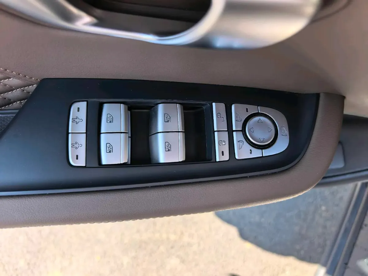 2022 Volkswagen Tiguan L 2.0T 186HP L4 7DCT,autocango,china used car exporter,china ev exporter,chinese used car exporter,chinese used ev exporter